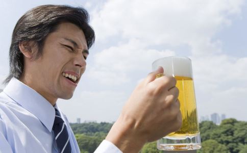 喝啤酒会导致痛风吗 痛风的原因有哪里 痛风有什么危害